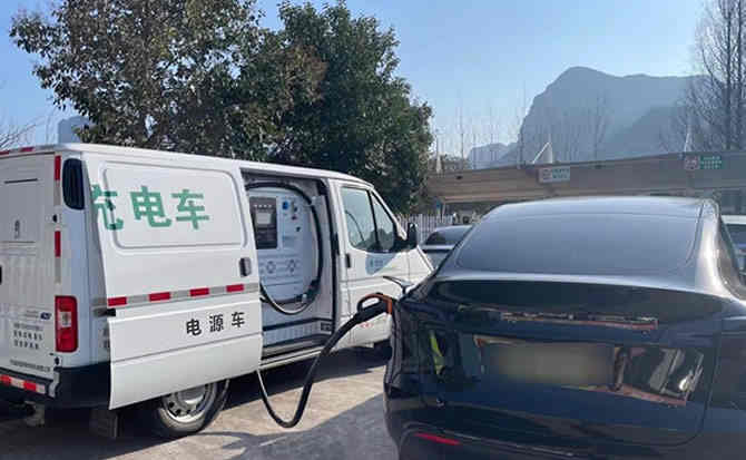 金秀汽车搭电